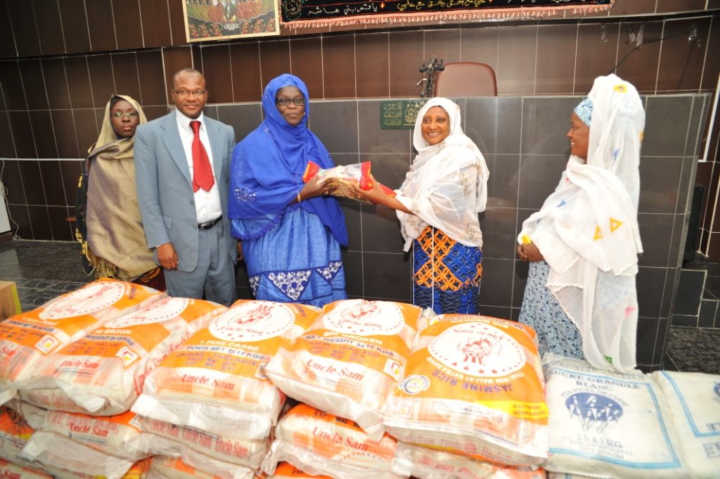 Food donations to Muslim women in Côte d'Ivoire