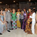 Mme Dominique Ouattara pose avec les stylistes-modélistes