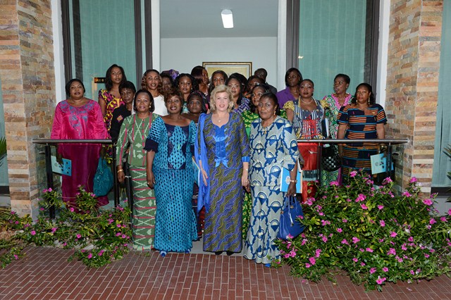 Une Photo de famille avec  les femmes députés de côte d’ivoire