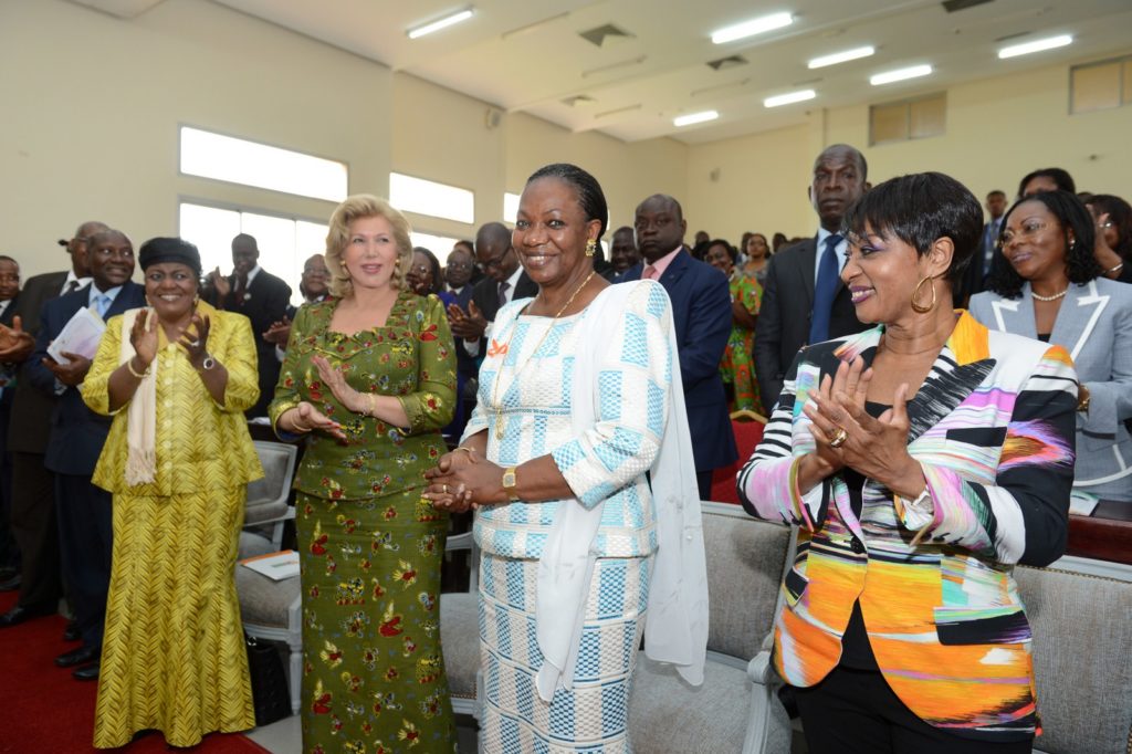 La Première Dame, Mme Dominique Ouattara a assisté la cérémonie d'ouverture du colloque international Henriette  Dagri Diabaté