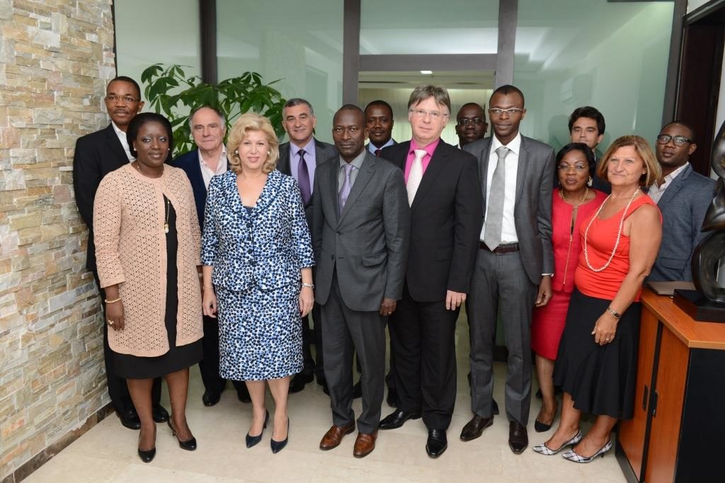 la_fondation_children_of_africa_et_le_consortium_cauris_sc_2_s_ont_paraphr_le_contrat_de_la_construction_de_lhpital_mre-enfant_de_bingerville.jpg