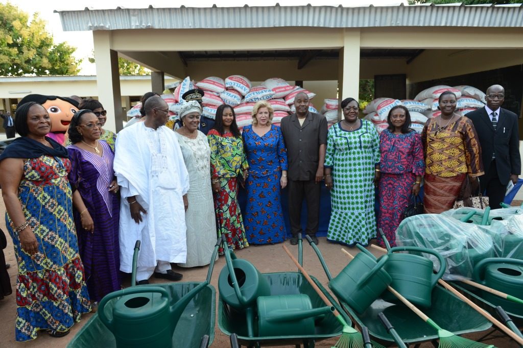 Mme Dominique Ouattara a offert des vivres et des non-vivres aux petits pensionnaires de l'ANAED de Korhogo