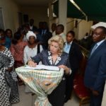 La Premi+¿re Dame, Mme Dominique Ouattara a exprimé sa compassion à la famille de Mme Henriette Dao Coulibaly