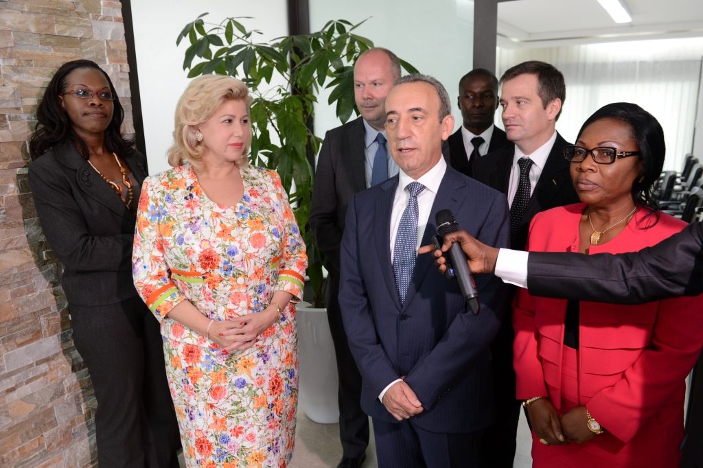 The First Lady exchanged with the Worldwide Operations Vice President of the Nestlé Group