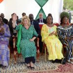 Mme Dominique Ouattara offre une salle multimédia et équipe la bibliothèque du lycée moderne