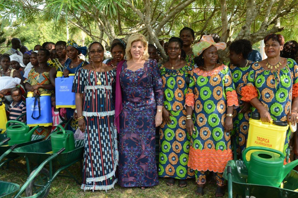 La Première Dame a offert d'importants dons aux population d'Abli