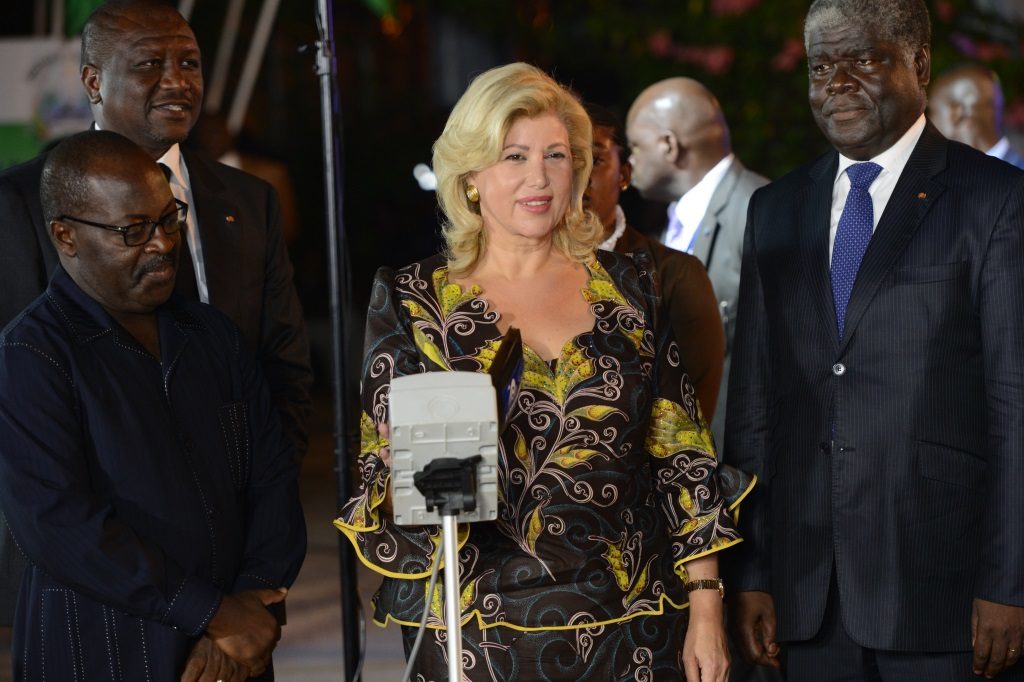 Mme Dominique Ouattara a procédé au lancement de l'illumination de la ville d'Abidjan