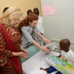 La Première Dame, Dominique Ouattara et la Princesse Lalla Salma ont offert des cadeaux aux petits pensionnaires de ce centre