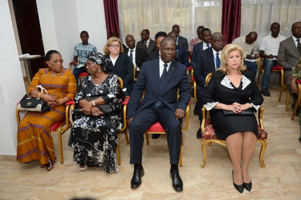 Dominique Ouattara présente les condoléances du couple présidentiel