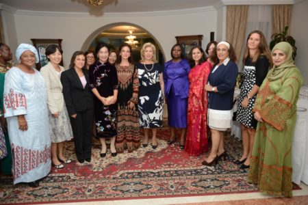 Madame Dominique Ouattara et les épouses des ambassadeurs