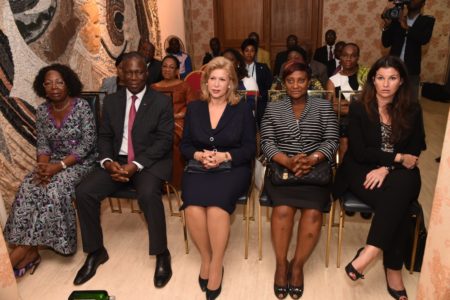 La Première Dame, Dominique Ouattara a traduit toute la douleur qui frappe le couple présidentiel suite au décès du doyen Aka Bonny Lambert