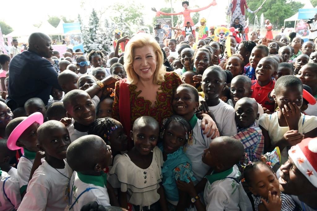 Dominique Ouattara célèbre la magie de Noël avec 3.000 enfants