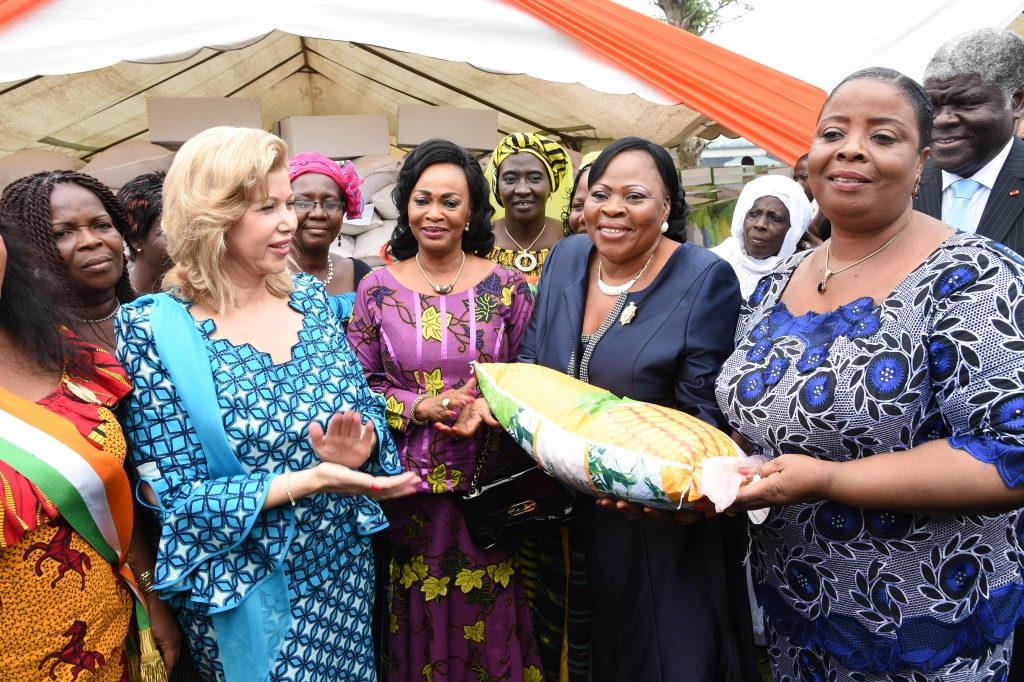 Donation of Seed and pesticides ceremony : The First Lady Dominique Ouattara “spoils” the food