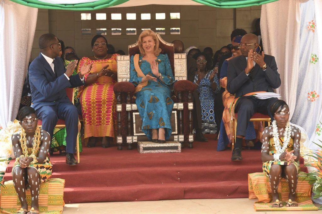 Visite à la cour royale de l’Indénié : La Première Dame, Dominique Ouattara faite  reine-mère de l’Indénié