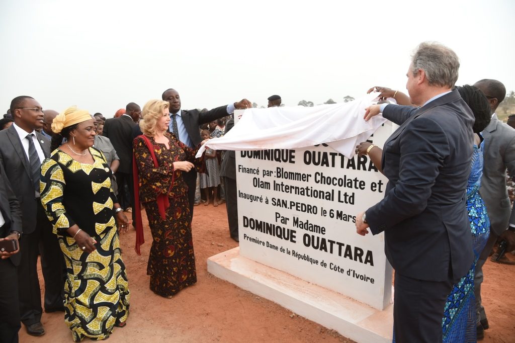 The First Lady has inaugurated the "Dominique Ouattara" school complex in San-Pedro