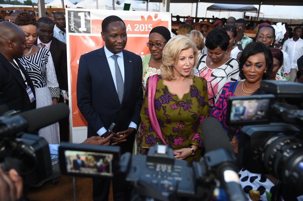 sara-2015-dominique-ouattara-et-coulibaly-sangafowa-repondent-aux-questions-journaliste.jpg