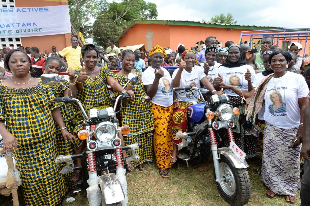 Dominique Ouattara fait des dons d’une valeur de 66 millions F CFA aux populations de Becedi Brignan