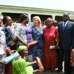 Dominique Ouattara comble les femmes d’Abobo
