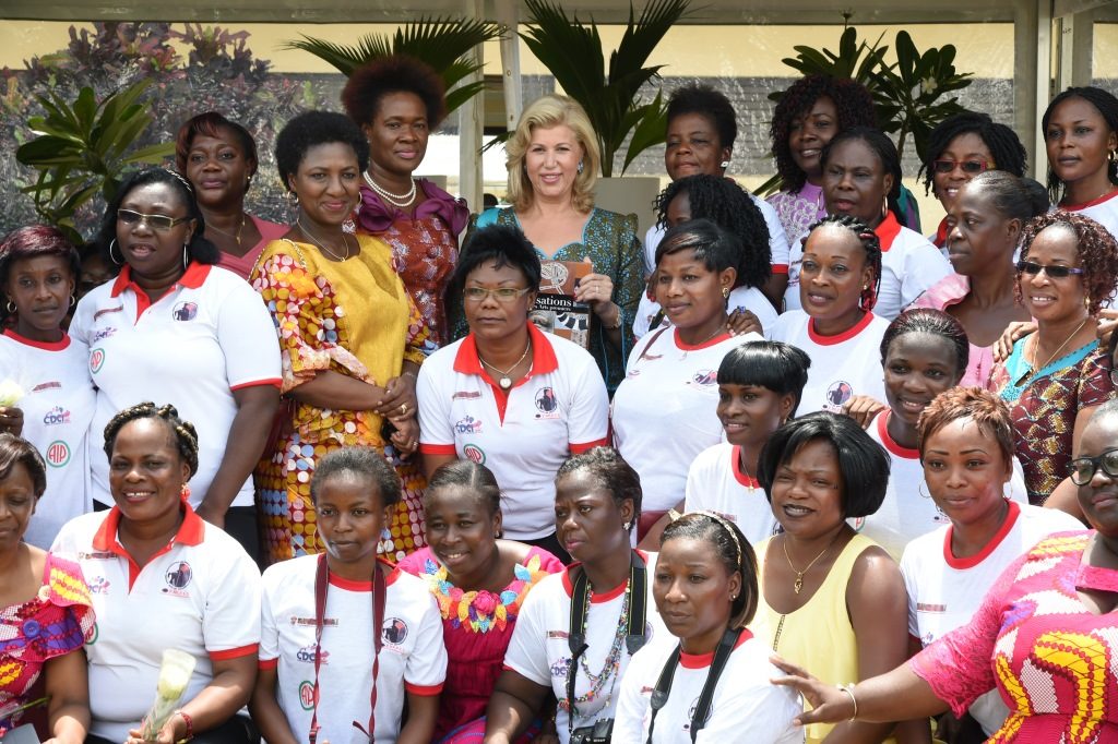 Fête des mères : Les femmes de la communication célèbre la Première Dame