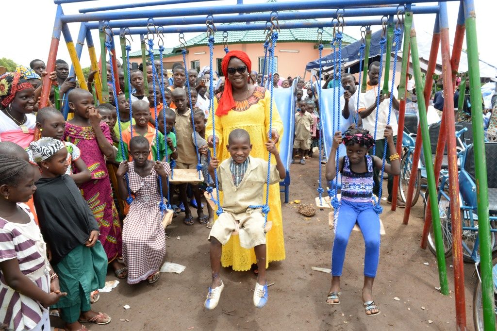Support of the First Lady to Minignan Department : The populations have received the gifts of Dominique Ouattara