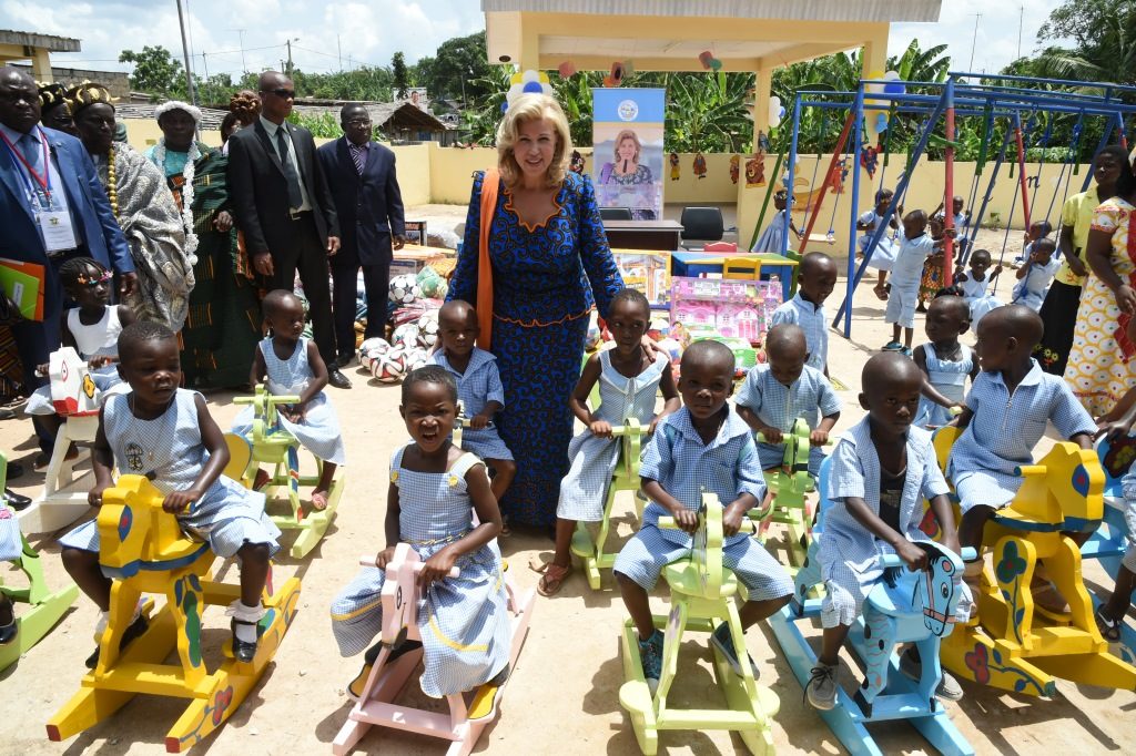 Dominique Ouattara inaugurated and equipped in Agou a nursery school bearing her name