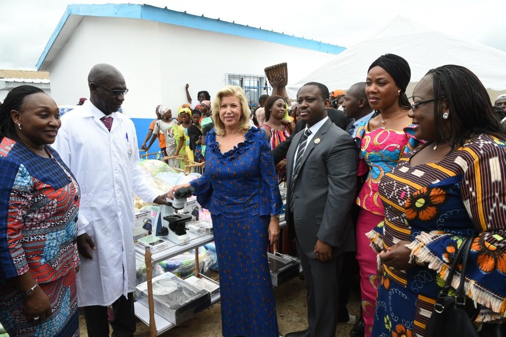 La Première Dame inaugure le centre de santé  urbain «Dominique Ouattara »
