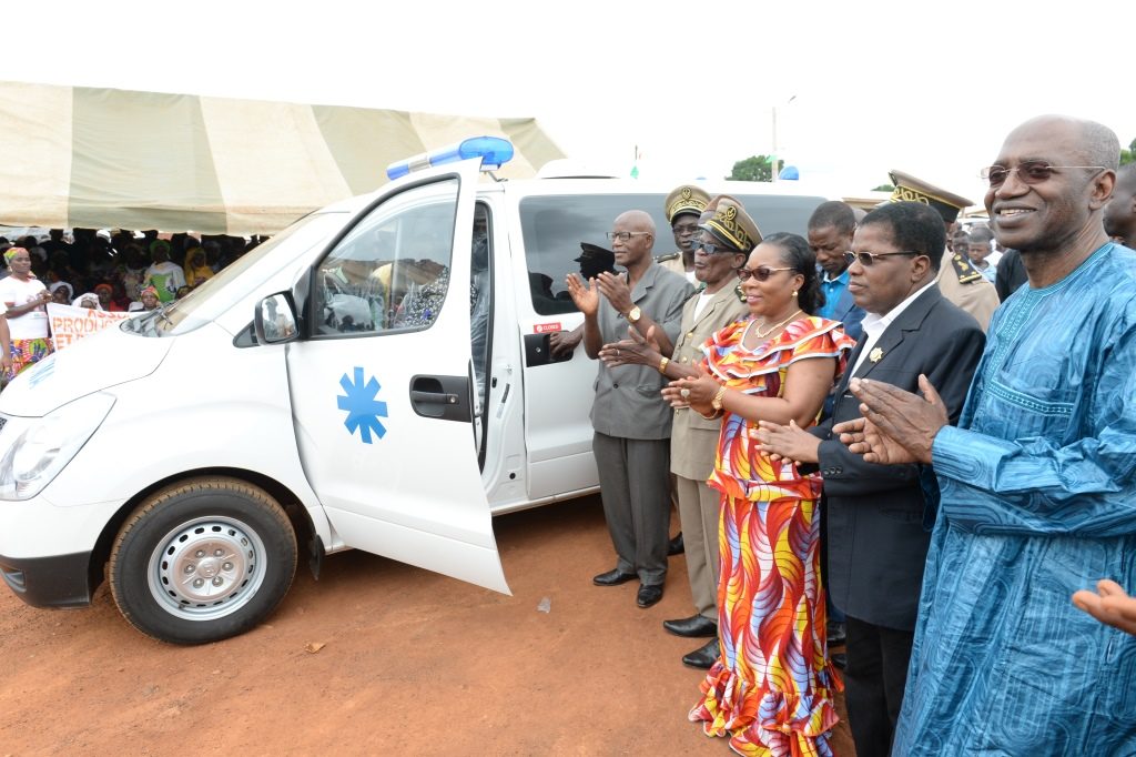 Les peuples Mahou et Kla d’Ouaninou honorent les dons de  Dominique Ouattara