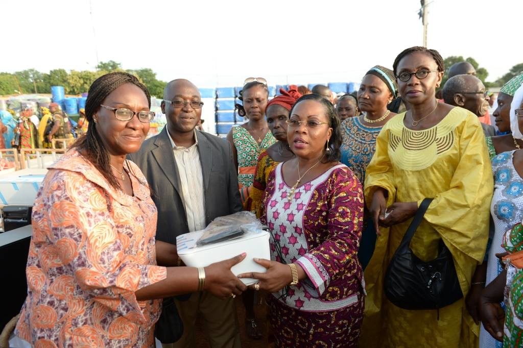 First Lady Dominique Ouattara offers more than 200 million on donation to the populations of Mankono