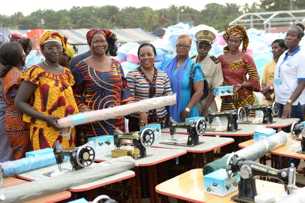 Dominique Ouattara demonstrates solidarity with Adioukrou people