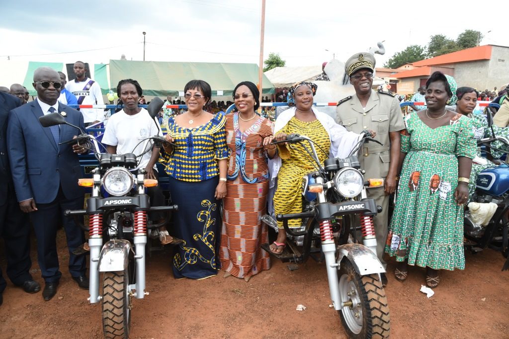 First Lady Dominique Ouattara meets the needs of  Oumé populations