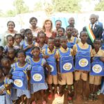la-fondation-children-of-africa-a-offert-2.000-kits-scolaires-aux-ecoliers-de-la-region-du-goh.jpg
