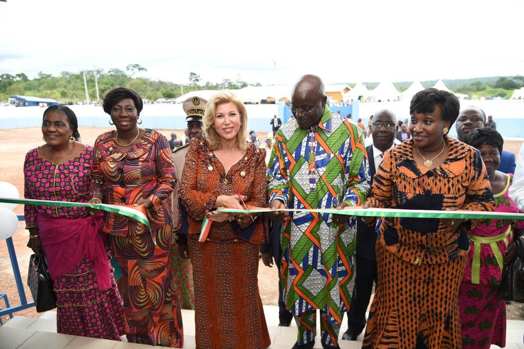 madame-dominique-ouattara-a-procede-a-linauguration-du-centre-de-sante-de-koua-kouassikro-portant-son-nom.jpg