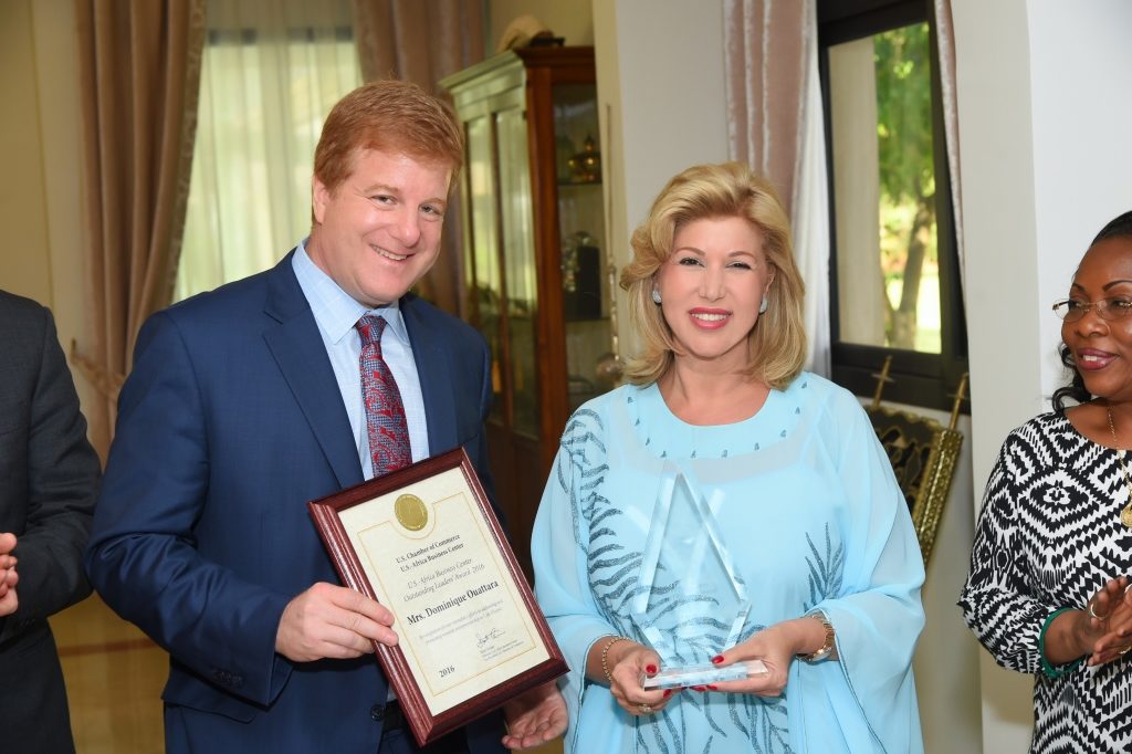 The American Chamber of Commerce awards Dominique Ouattara a Prize for her Leadership