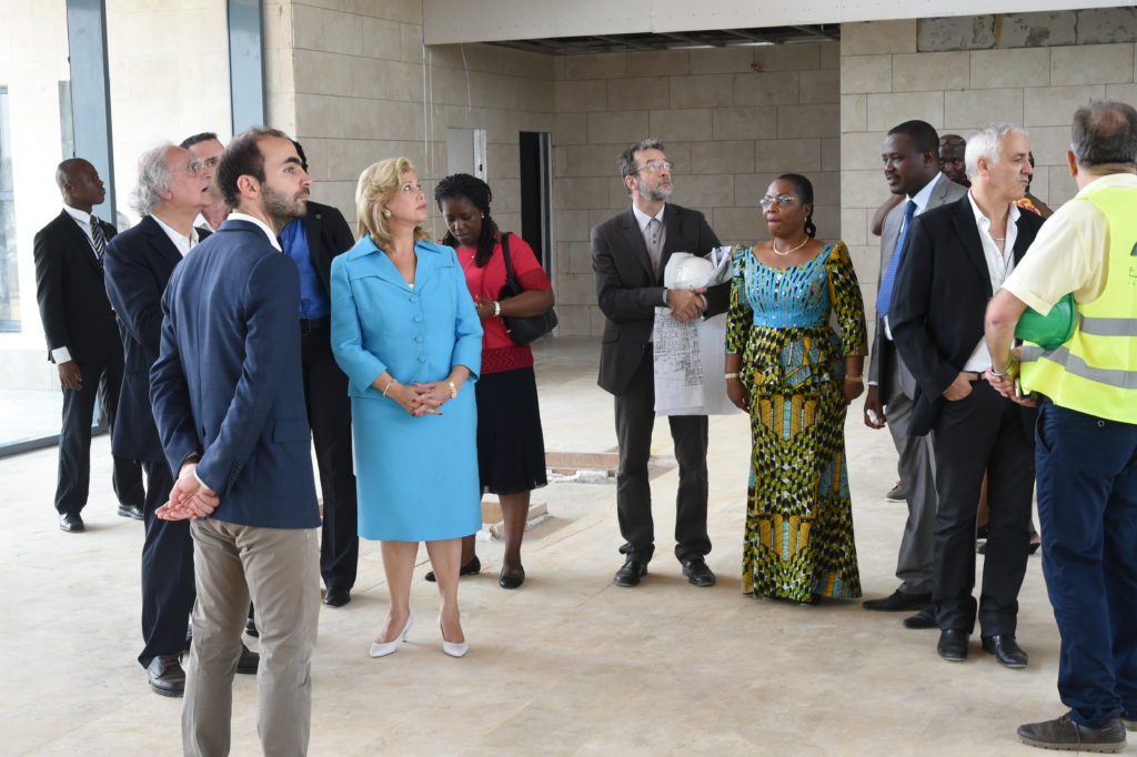 dominique-ouattara-hopital-mere-enfant-bingerville.jpg