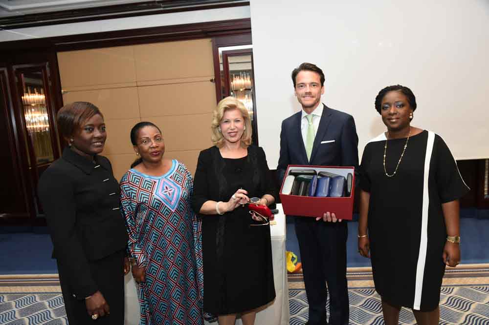 Humanitarian action:The Honorary Consul of Côte d'Ivoire in Banner-Munich offers 15,000 pairs of glasses to Children Of Africa