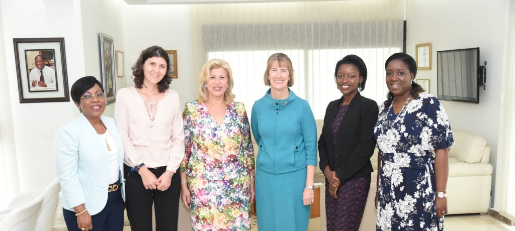 madame-dominique-ouattara-a-une-rencontre-de-prise-de-contact-avec-madame-katherine-brucker.jpg