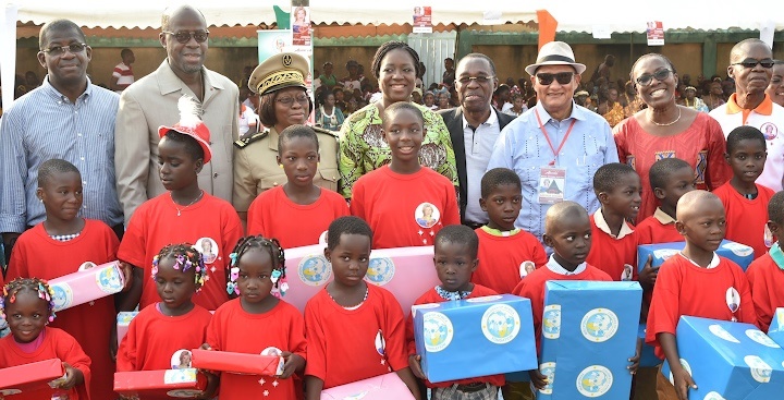The First Lady, Dominique Ouattara makes important donations to the populations