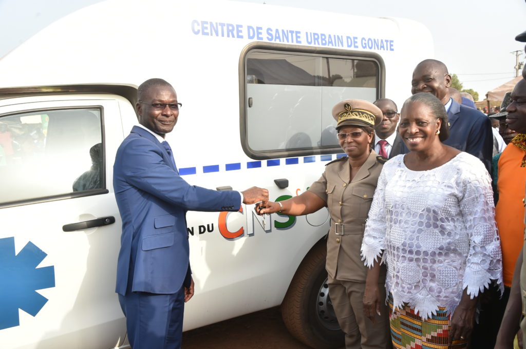 The First Lady, Dominique Ouattara, offers an ambulance to the Gonaté health center