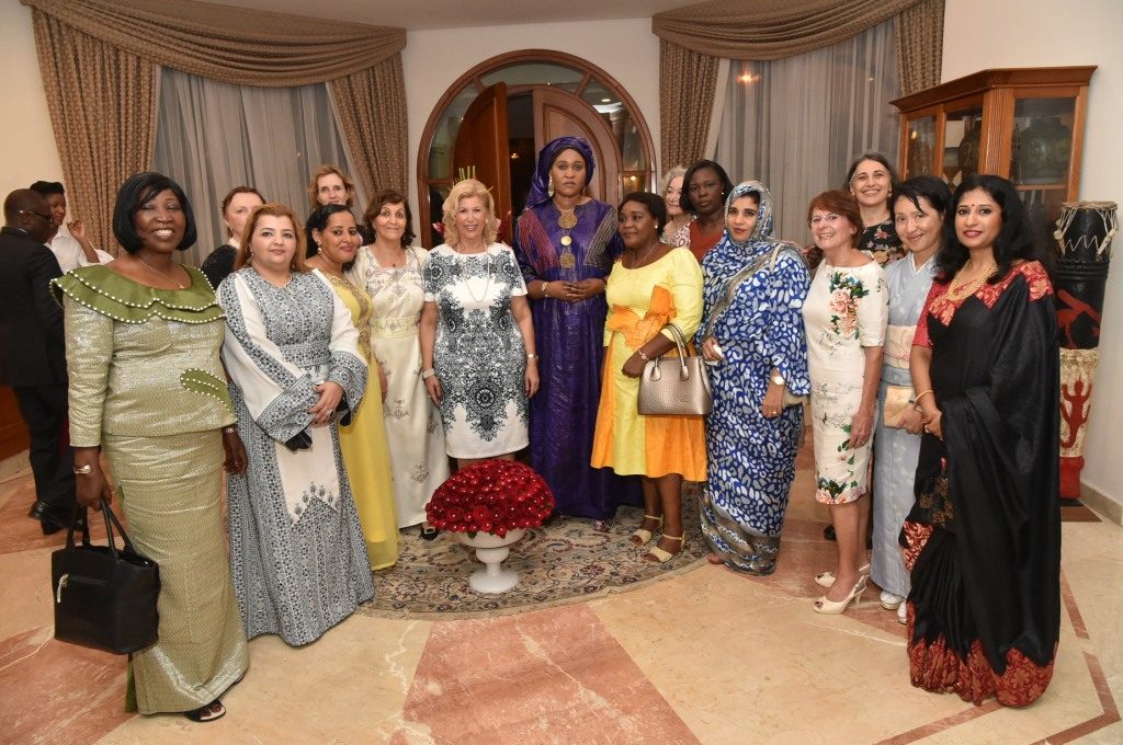 domnique-ouattara-les-femmes-presentent-leurs-voeux-a-la-premiere-dame-71.jpg