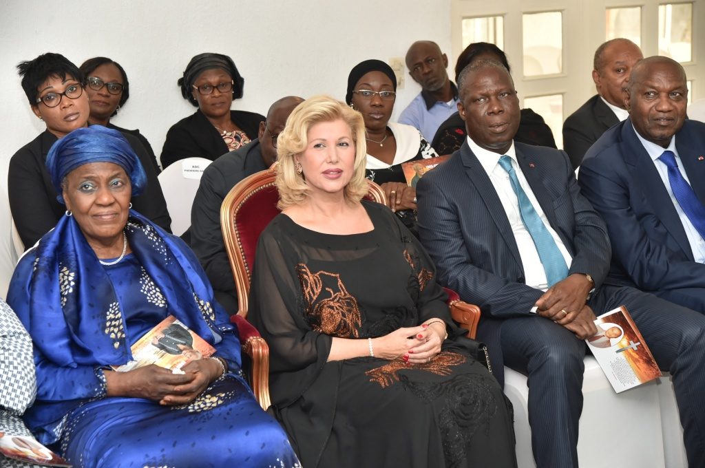 domnique-ouattara-presentation-de-condoleances-a-la-famille-folquet-20.jpg