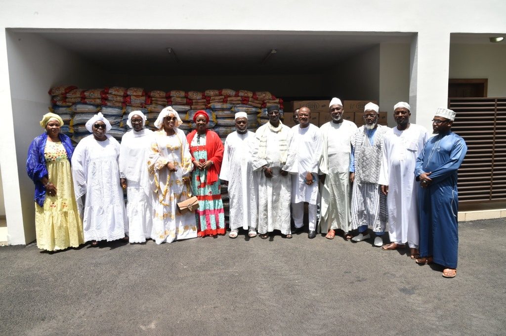 dominique-ouattara-dons-aux-musulans-ramadan-2018.jpg