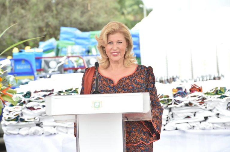 dominique-ouattara-fete-des-meres-2018-epouses-corps-habilles.jpg